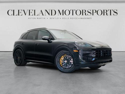 Chromite Black Metallic 2025 Porsche Cayenne GTS