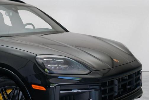Chromite Black Metallic 2025 Porsche Cayenne GTS