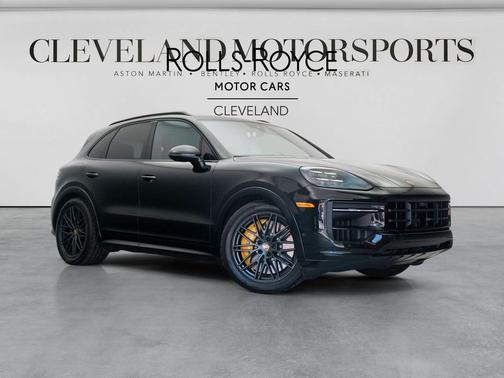 Chromite Black Metallic 2025 Porsche Cayenne GTS