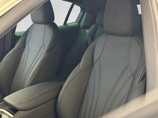 Bianco Astro Metallic 2025 Maserati Grecale Base