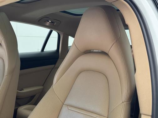 2020 Porsche Panamera 4