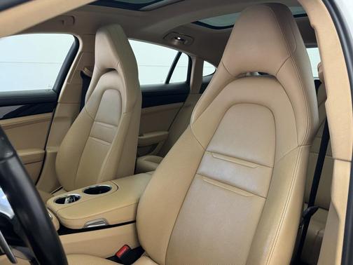 2020 Porsche Panamera 4