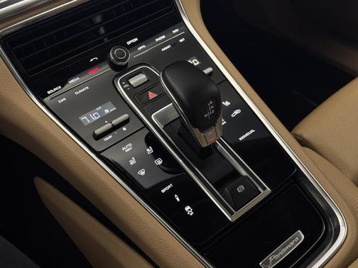 2020 Porsche Panamera 4