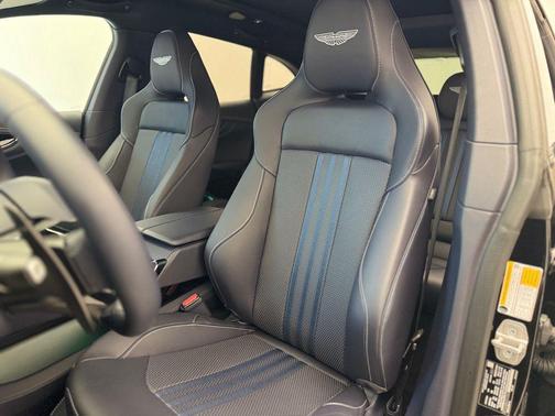 2025 Aston Martin DBX 707