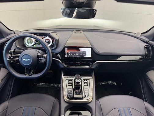 2025 Aston Martin DBX 707