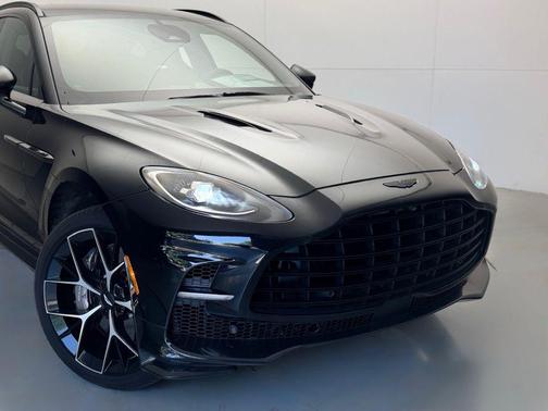 2025 Aston Martin DBX 707