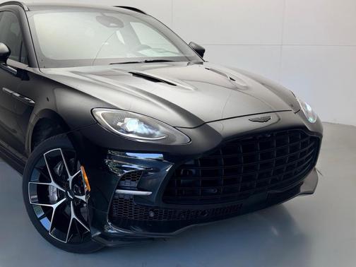 2025 Aston Martin DBX 707