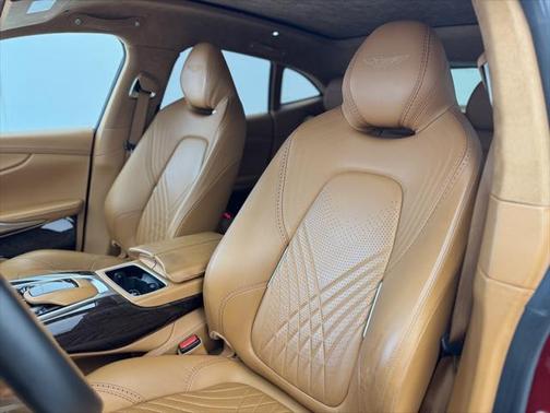 2021 Aston Martin DBX Base