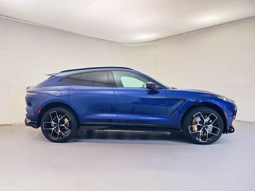 2025 Aston Martin DBX 707