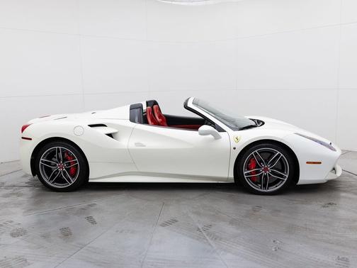 Bianco Avus 2018 Ferrari 488 Spider Base