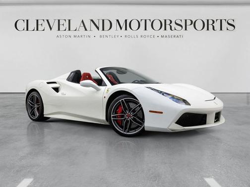 Bianco Avus 2018 Ferrari 488 Spider Base