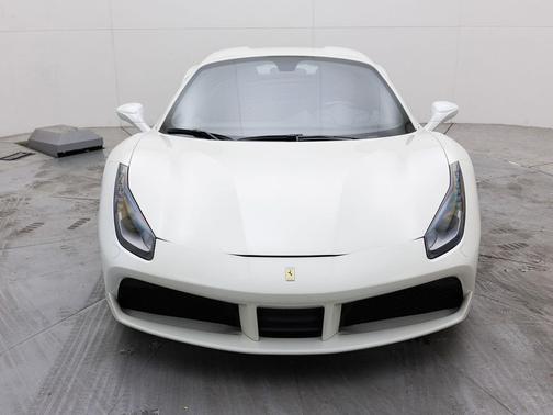 Bianco Avus 2018 Ferrari 488 Spider Base