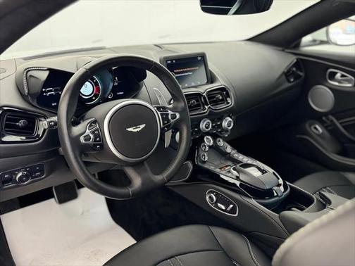 2021 Aston Martin Vantage Base