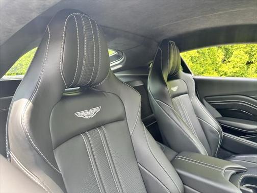 2021 Aston Martin Vantage Base