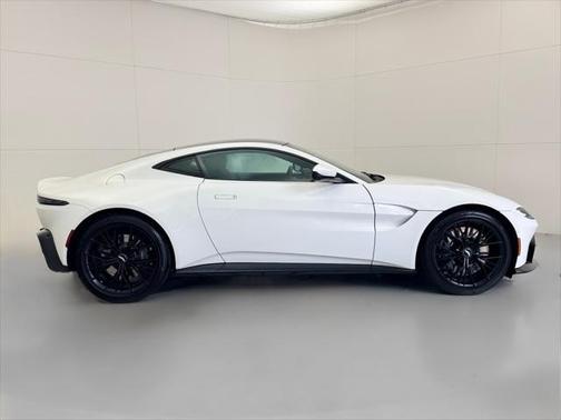 2021 Aston Martin Vantage Base