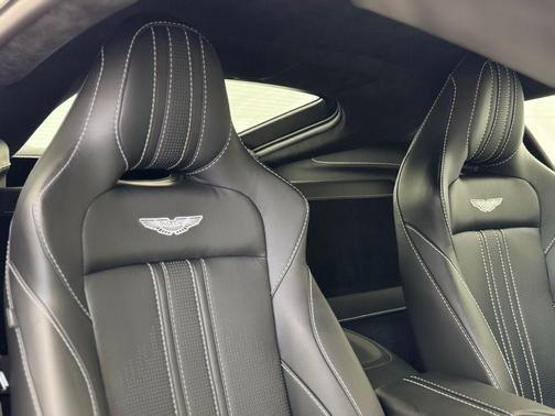 2021 Aston Martin Vantage Base