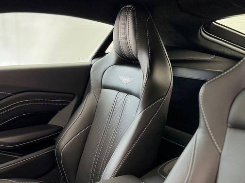 2021 Aston Martin Vantage Base
