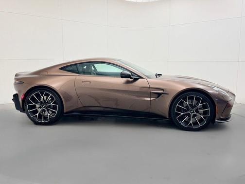 2025 Aston Martin Vantage 