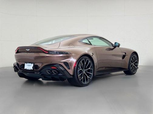 2025 Aston Martin Vantage 