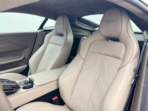 2025 Aston Martin Vantage 