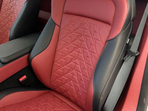 Q Tungsten Silver 2025 Aston Martin Vanquish