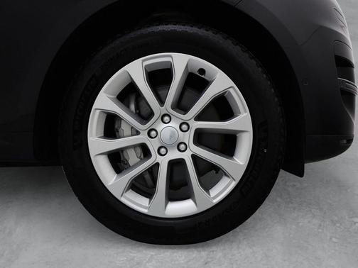 Santorini Black Metallic 2023 Land Rover Range Rover Sport SE