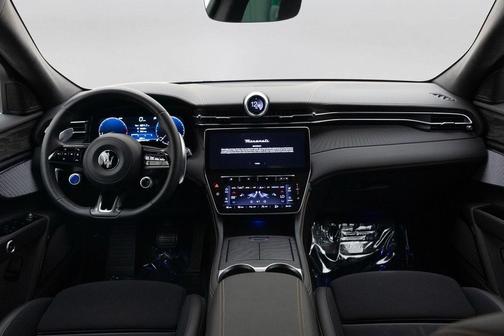 Bianco Astro Metallic 2025 Maserati Grecale Base