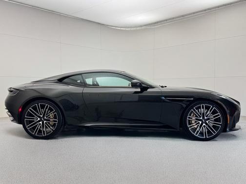 2025 Aston Martin DB12 