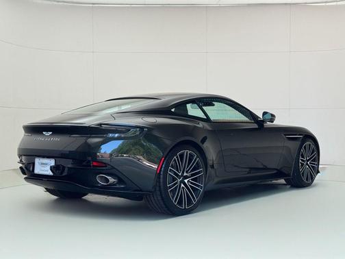 2025 Aston Martin DB12 