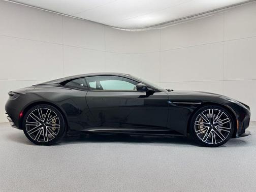 2025 Aston Martin DB12 