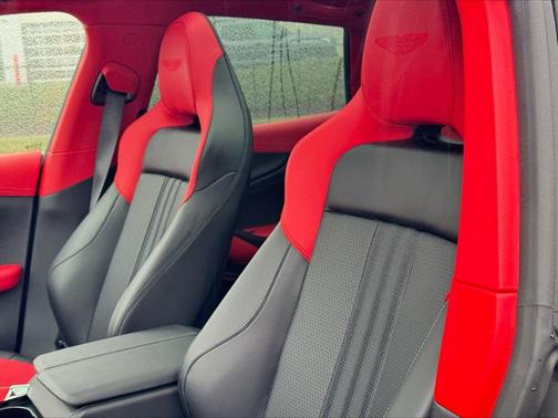 2025 Aston Martin DBX 707