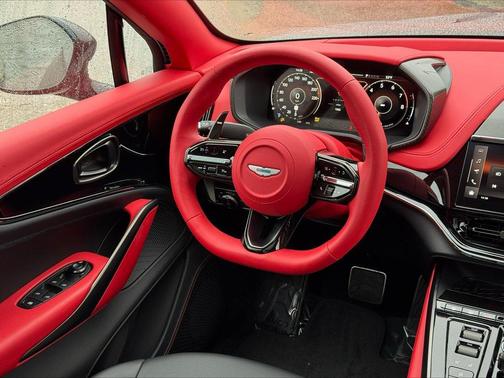 2025 Aston Martin DBX 707