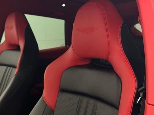 2025 Aston Martin DBX 707