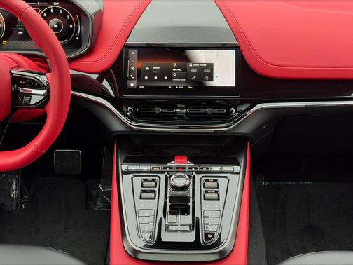 2025 Aston Martin DBX 707