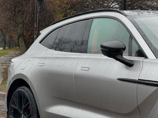 2025 Aston Martin DBX 707