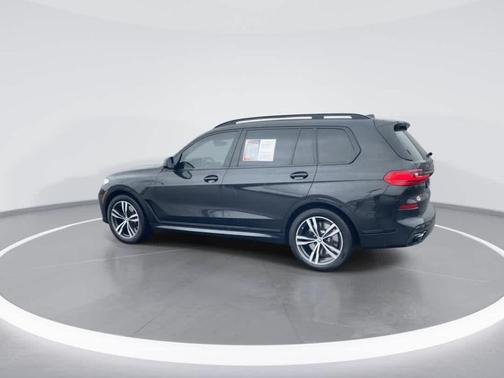 2022 BMW X7 M50i