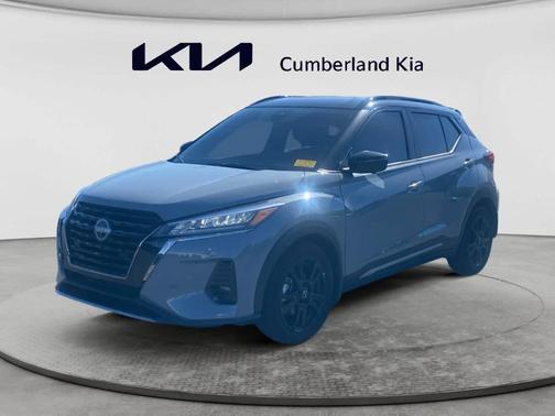 Boulder Gray Metallic 2024 Nissan Kicks SR