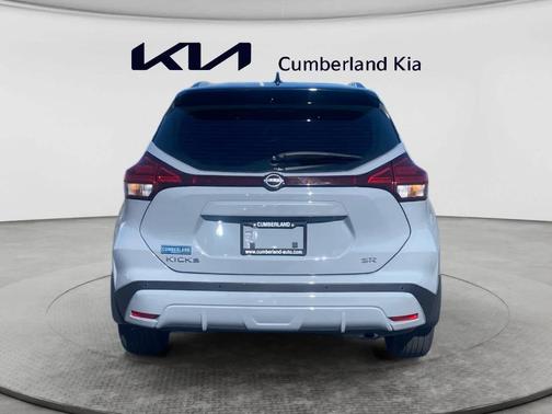 Boulder Gray Metallic 2024 Nissan Kicks SR