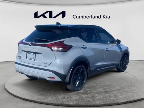 Boulder Gray Metallic 2024 Nissan Kicks SR