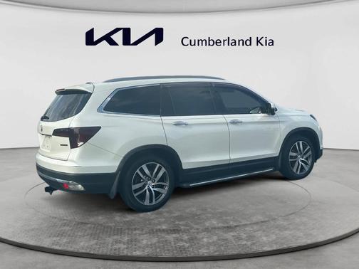 White Diamond Pearl 2017 Honda Pilot Touring