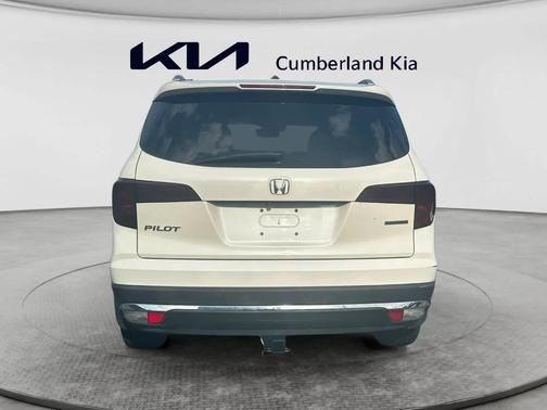 White Diamond Pearl 2017 Honda Pilot Touring