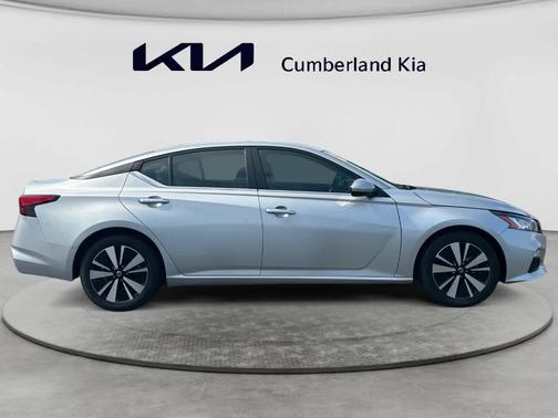 Brilliant Silver Metallic 2022 Nissan Altima 2.5 SV