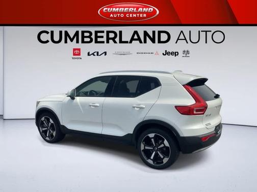 2021 Volvo XC40 T5 Momentum