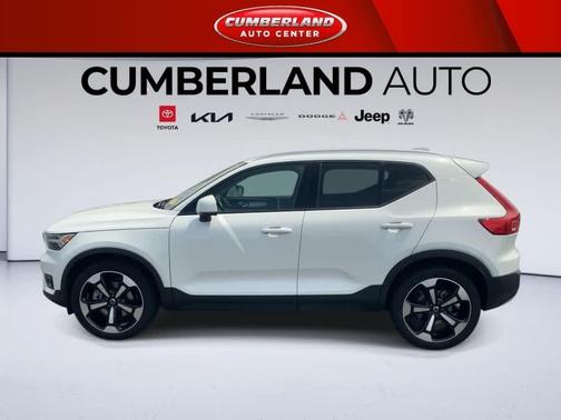 2021 Volvo XC40 T5 Momentum