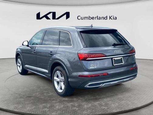 Samurai Gray Metallic 2024 Audi Q7 45 Premium Plus
