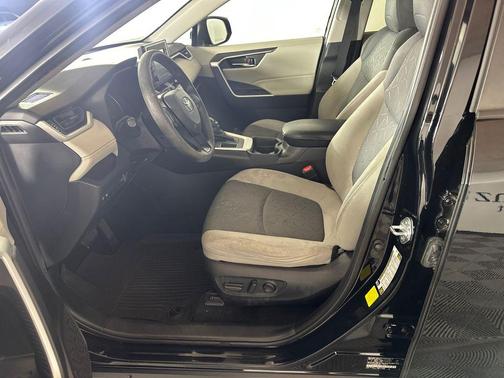 Midnight Black Metallic 2021 Toyota RAV4 XLE