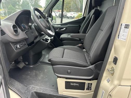 2024 Mercedes-Benz eSprinter 2500 170 WB High Roof Cargo