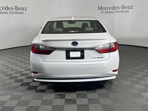 2017 Lexus ES 300h Base