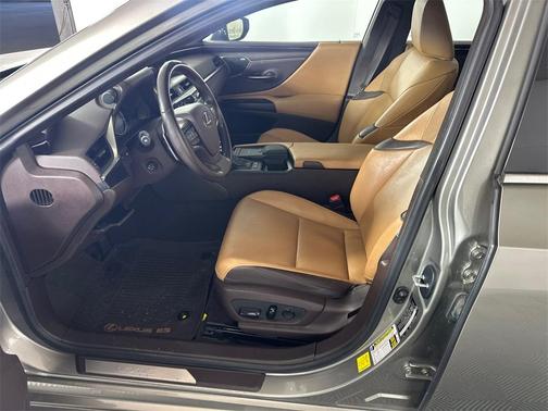 2020 Lexus ES 300h Base