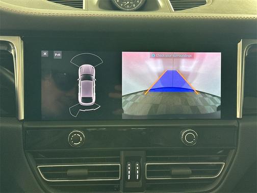 2022 Porsche Macan Base